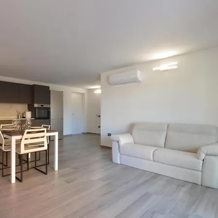 Cozy In Apartment *